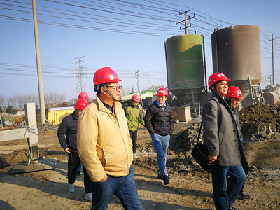 公司领导陈总陪同水利专家、中国瑞林工程技术股份有限公司教授袁永强视察工地